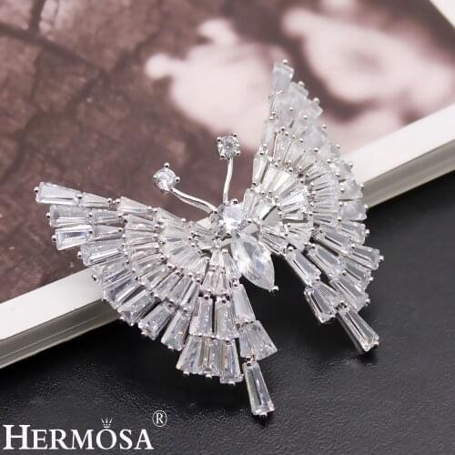 HERMOSA Butterfly Design White Zircon Brooches For Women Shiny Fashion Wedding Jewellery Party Show Girls Gift