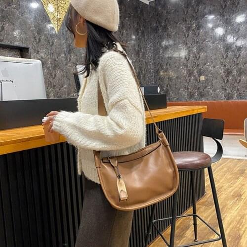 Womens single shoulder bag temperament simple retro womens bag fashion Pu Soft Leather Messenger Bag
