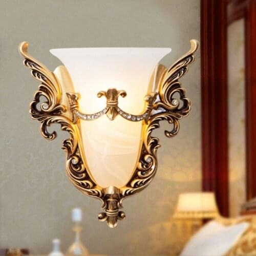 Antique resin wall lamp European wall lamp dining room bedroom bedside aisle lamp living room TV background wall lamp sconces