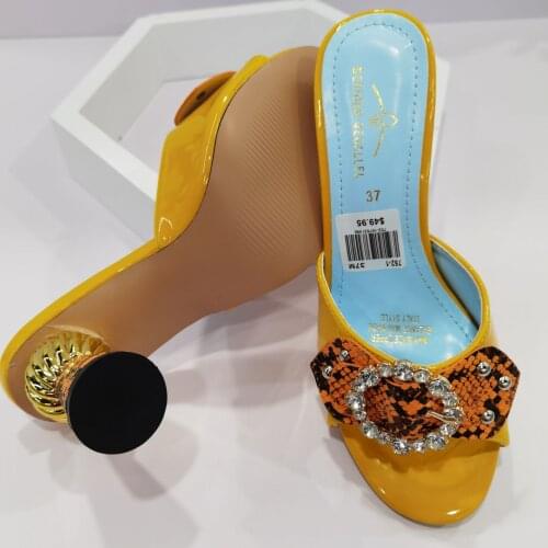 Sexy sandal New High Quality Pump Women Shoes Decorated with Rhinestone Italian Style Woman