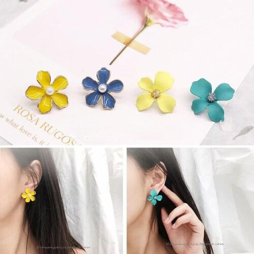 Sweet flower earrings, cute and beautiful girl, dripping oil jewelry earrings, seaside holiday style earrings earrings