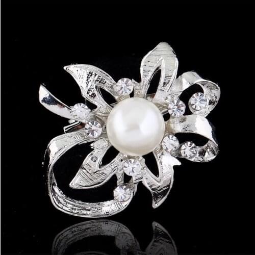 Plated Crystal Rhinestones Diamante Imitation Pearl Brooch Pins for Women Scarf Clothes Sweater Jewelry Party Bouquet AB085