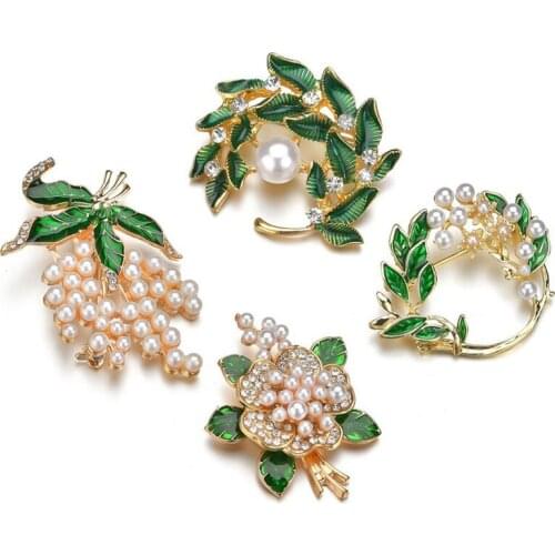New Elegant Vintage Enamel Green Leaves Brooch For Women Flower Imitation Pearl Personality Brooch Pins Coat Jewelry Accessories
