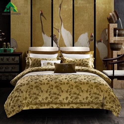 Charm Leaves 4Pieces Yarn Dyed Jacquard Bedding Sets BedLinens King Size Duvet Cover Set Pillowcase Bedsheet Gold Fabric