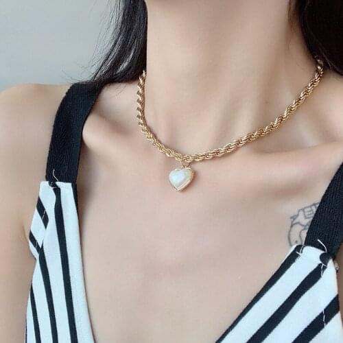 New Fashion Pearl Heart Pendant Necklace Women Vintage Gold Color Cuban Chain Choker Necklace for Women Party Girl Gifts Jewelry