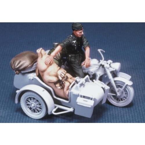 1/35 Resin Figure Model Kits German motorcycle rider with a pig(no moto) Unassembled unpainted