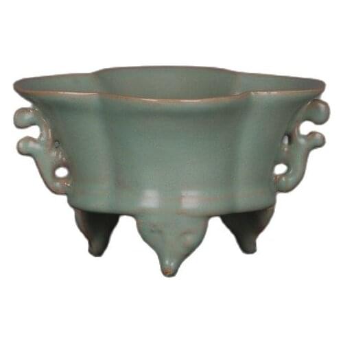 Early collection porcelain Song Ru kiln green glaze flower mouth three-legged incense burner home collection porcelain
