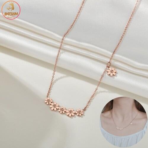 Akizoom Stainless Steel Classic Fashion Daisy Flower Necklace Rose Gold Color Elegant Chain for Women Jewelry Birthday Gift