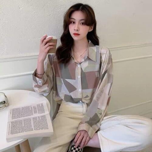 Womens shirt design small crowd spring 2021 New Retro Hong Kong Style geometric splicing long sleeve shirt chic top