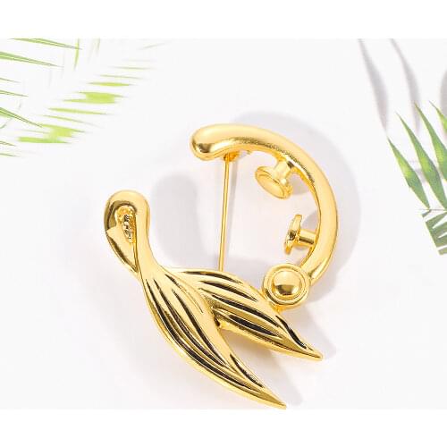 Violet Evergarden Anime Series Brooch Gold Color Lapel Pins Badges Cap Coat Pins Fashion Jewelry For Anime Fans Cosplay Gifts