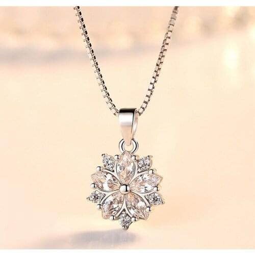 Elegant Womens Gift Silver Plated Beautiful Flower Necklace Pendant Crystal Jewellery