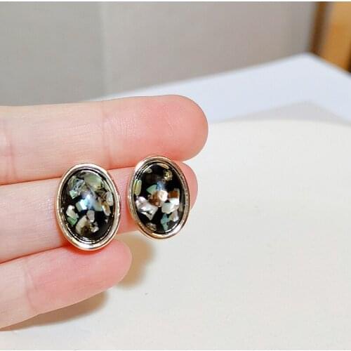 New Design Fashion Geometric Round Stud Earring For Women Retro Style Resin Earrings Jewelry Accessories