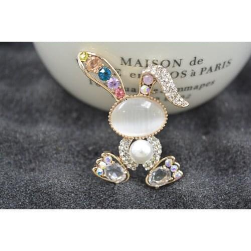 Europe Bunny Upscale Cat Eye Women Brooch Crystal from Swarovskis Zircon Corsage Scarf Buckle Dual-use Cute Female Brooch