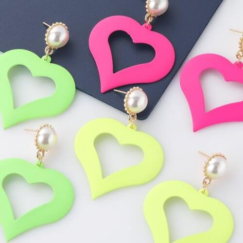Fashion Metal Spray Paint Hollow Heart-shaped Earrings Womens Creative Popular Dangle Earrings Party Accessories
