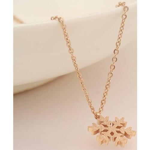 New Fashion Christmas snowflake necklace stainless steel fashion necklace Pendent for women