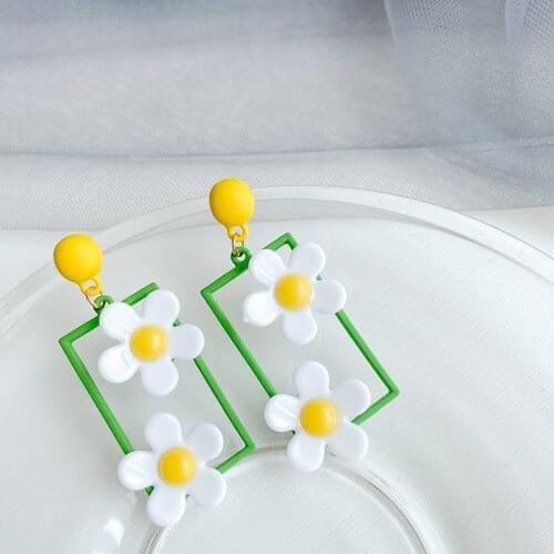 Makersland Sweet Flower Earrings For Women Korean Style Small Daisy Earring Summer Cute Girls Earrings 2021 Elegant Accessaries