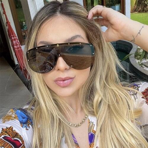 2021 Fashion Luxury Brand Oversized One Piece Sunglasses Women Vintage Rivet Cool Metal Sun Glasses Men Hip Hop Punk Eywear
