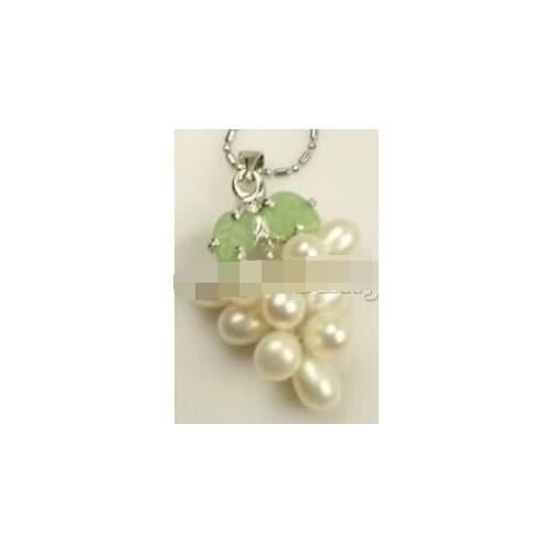 New listing PRETTY WHITE PEARL & GREEN JADE GRAPE DESIGN PENDANT NECKLACE
