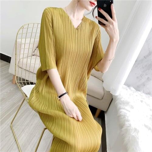 Miyake pleated v-neck dress with folded sleeves 2021 summer fashion and comfortable mid-length loose large size pleated dress