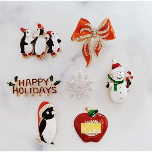 2019 Fashion Christmas Brooches Winter Snow Man Penguin Bowknot Clips Pin Brooches Happy Holiday Jewelry Gift for Women Girls