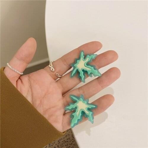 U-Magical Trendy Green Blue Color Maple Leaf Dangle Earrings for Women Contrast Color Resin Arcylic Earrings Jewelry Pendientes