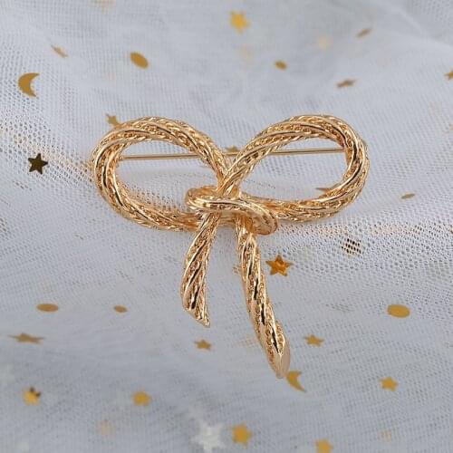 Fashion new classic knitting rope pattern bow three-dimensional texture coat cardigan brooch brooch style