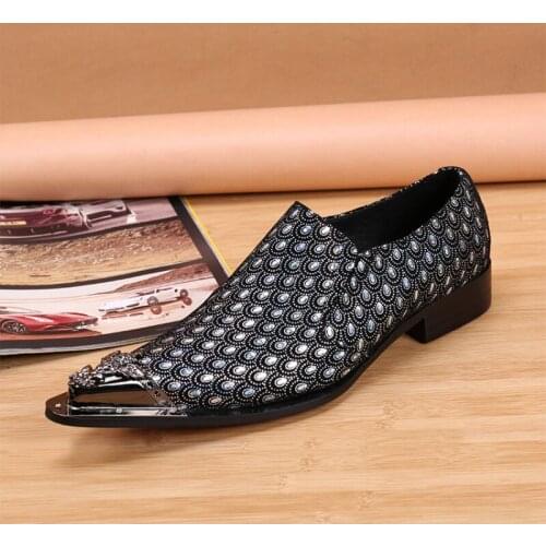 Christia Bella British Style Man Metal Buckle Carved Pointed Toe Shoes Fashion Peacock Pattern Real Leather Man Party Prom Shoes