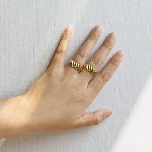 Tarnish Free Couple Jewelry Smart Twist Pattern Plated 18K Genuine Gold Rings for Male Gorgeous Stainless Steel Rings for Women