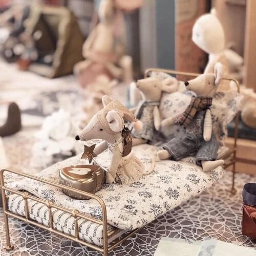 Aizulhomey Nordic Retro Metal Golden Bed 1/6 Mouse Dollhouse Furniture Light OB11 BJD Lol Blyth Dolls Accessories Kids Toys Gift