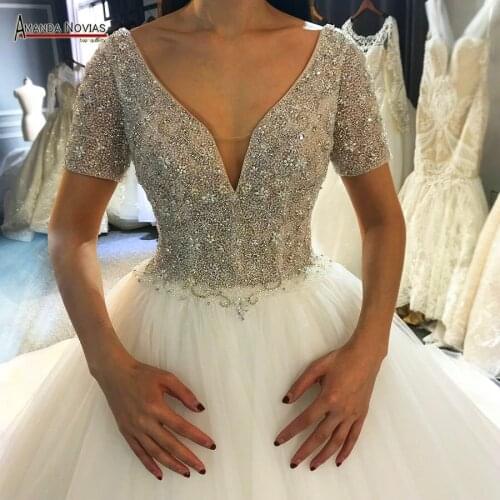 2020 Delicated beading work weddiing dress with short sleeves long train elegant wedding gowns