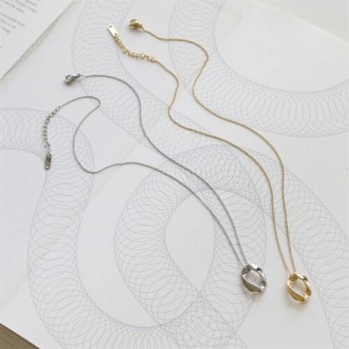 ZN New Arrival 2021 Fashion Modern Round Ring Pendant Necklaces Jewelry Gold Color Choker Necklace For Women