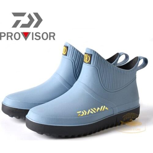 New Daiwa Fishing Shoes Summer Men Non-slip Waterproof Fishing Water Shoes Short Tube Rain Boots Outdoor Fishing Boots