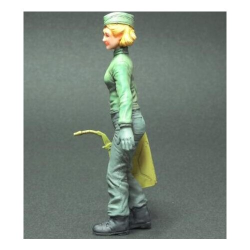 New Unassembled 1/20 85mm woman soldier with Oil drum 85mm Resin Kit DIY Toys Unpainted resin model