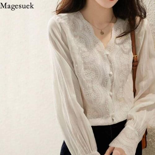 Autumn Elegant Lace Sunscreen Womens Shirt French Embroidery Flower V Neck Blouse Women Sweet Loose Long Sleeve Linen Top 16108