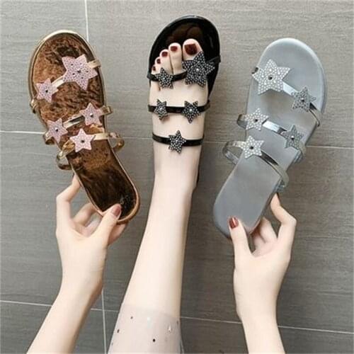 Womens Slippers Summer 2021 New Fashion Flat Bottom Non Slip Rhinestone Star Decoration Vamp Comfortable Beach Shoes Hausschuhe