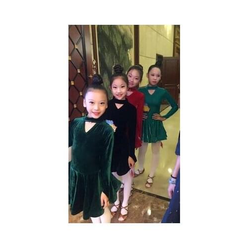 2017 New velvet Latin Dance Dress Children Black/Red/Rose/Green Kids Latin Competition Dress Girls Dance Costumes For Cha Cha/Ru
