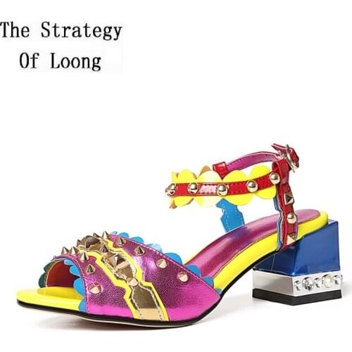 Summer New Fashion Thick Heels Peep Toe Cut Out Rivet Metal Decoration Bling Genuine Leather Women Gladiator Sandals 20210526