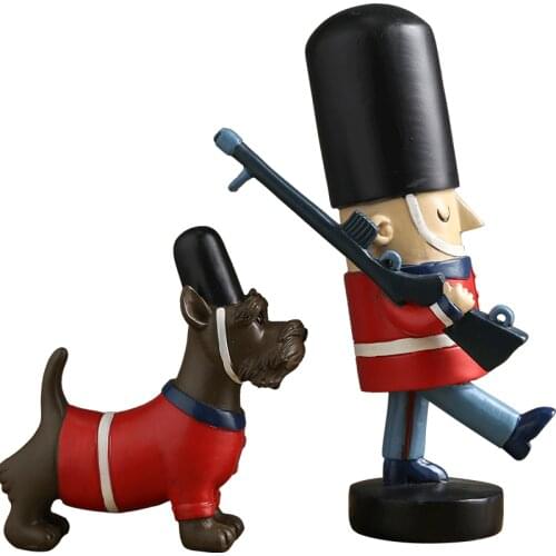 Creative Nutcracker Puppet English Guard And Dog Resin Miniature Figurines Hand-carved Party Decoration Home Gift Mini Figurines