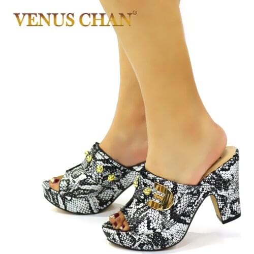 African Party Shoe Decorated with Rhinestone Elegant Fashion Casual Shoes Women Sandals Plus Size 2020 Summer Woman Slippers