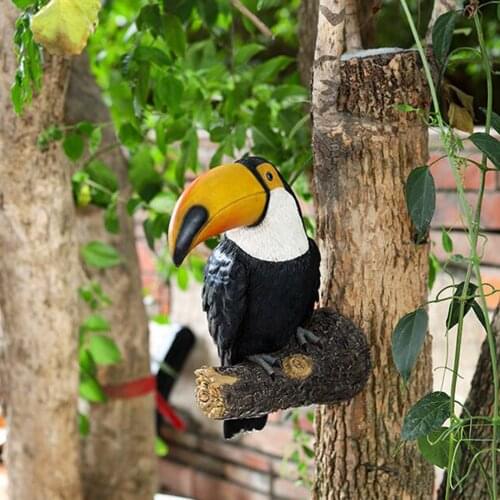 Funny Resin Toucan Tree Hugger Garden Statue Tropical Bird Sculpture for Outdoor Patio Yard Lawn