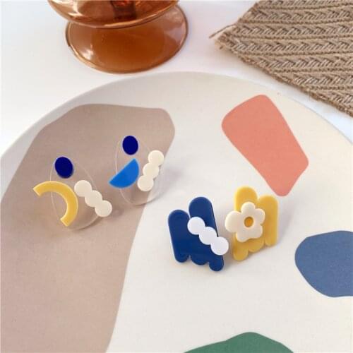 Korea Asymmetric Transparent Acrylic Stud Earrings for Women 2020 Summer Cute Flower Statement Earrings Fashion Party Jewelry