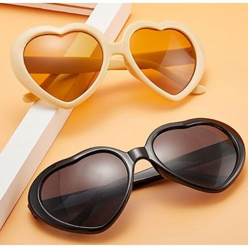 Love Heart Shaped Effects Glasses Watch The Lights Change to Heart Shape At Night Diffraction Glasses Women Fashion Sunglasses