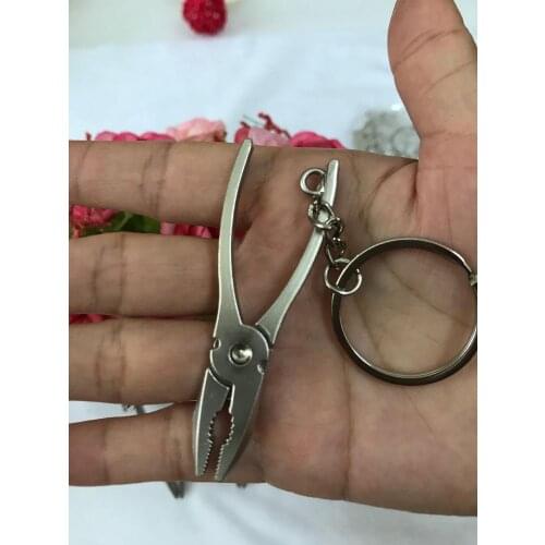 1pc Novelty Mini Vise Keychains Metal Spade Keyrings Key Chains Keyfob 3D Vise Metal Tool Souvenir keychains