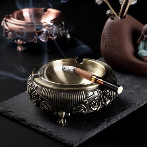 Ash Tray for Living Room Household Accessories European Style Retro Zinc Alloy Ashtray Antique Carved Flower Smoking Holder