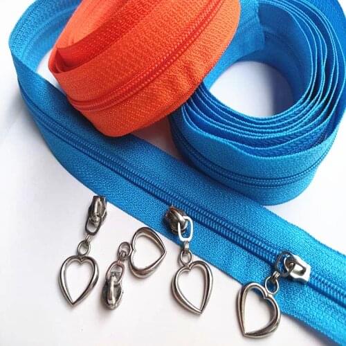 5 Meters Nylon Coil Zippers With 5 Exquisite Heart-Shaped Zipper Pulls Can Be Used For Wallets Bags And Other Sewing Products