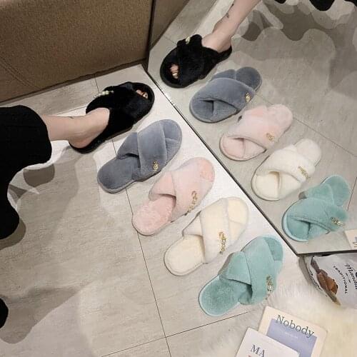 Women Home Slippers with Pearl Chain Faux Fur Ins Fashion Warm Soft Shoes Thickened Leak-Toe Fur Slides