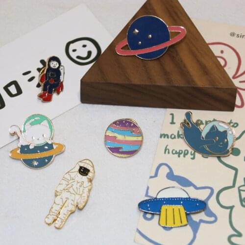 1 metal cartoon color cartoon pin star astronaut Brooch color cute astronaut womens Lapel Pin Badge js1