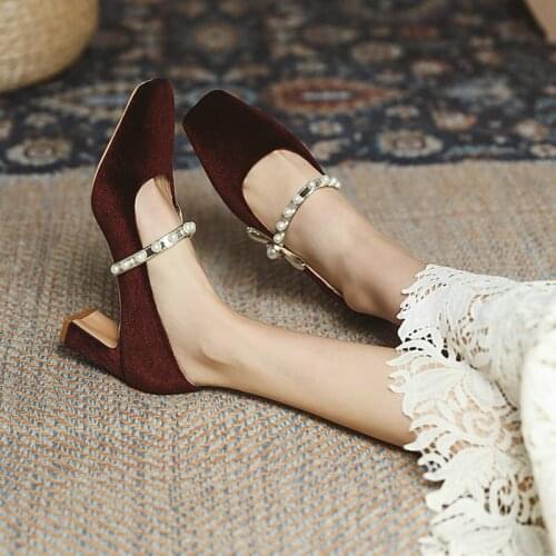 DUEQGI Women's Shoes With A Strap