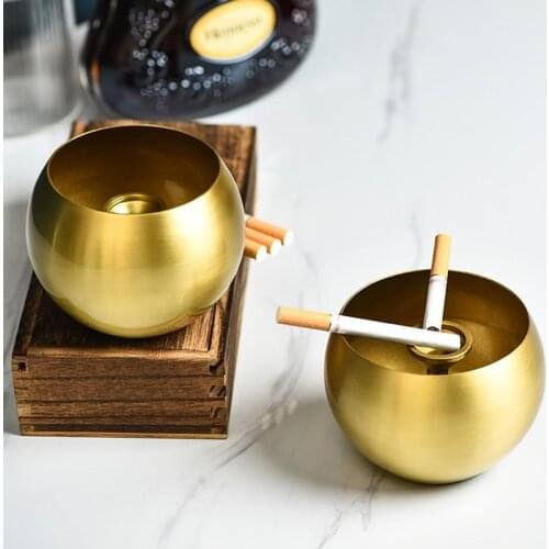 Classic luxury golden pure copper round ashtray Creative ashtray with extinguishing sink