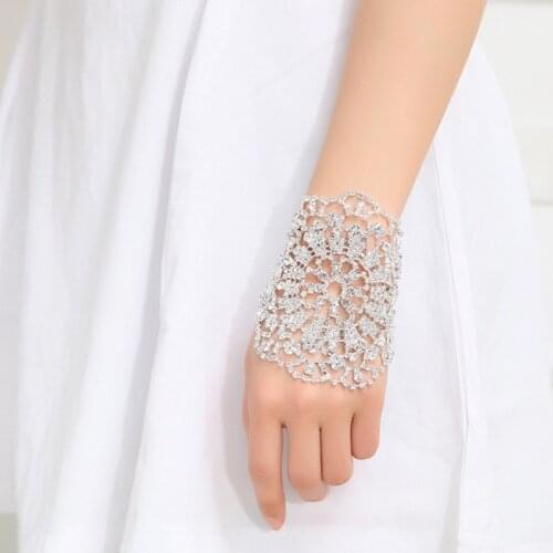 New Arrival 2018 Luxury Bridal Gloves Fingerless Crystal Beaded Wedding Gloves Bridal Accessory For Bride Wedding Bracelets